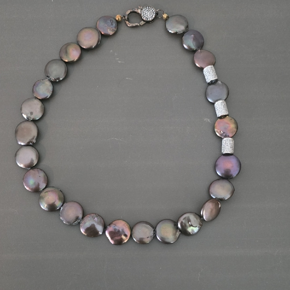 Elegant Black Pearl Necklace